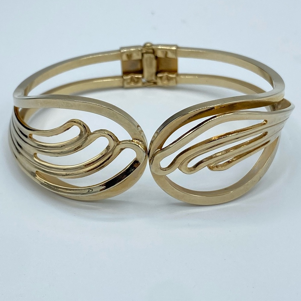 Gold Tone Hinge Clamp Wave Bracelet Ocean Beach Bohemian Open Hinged Clamper  Gr